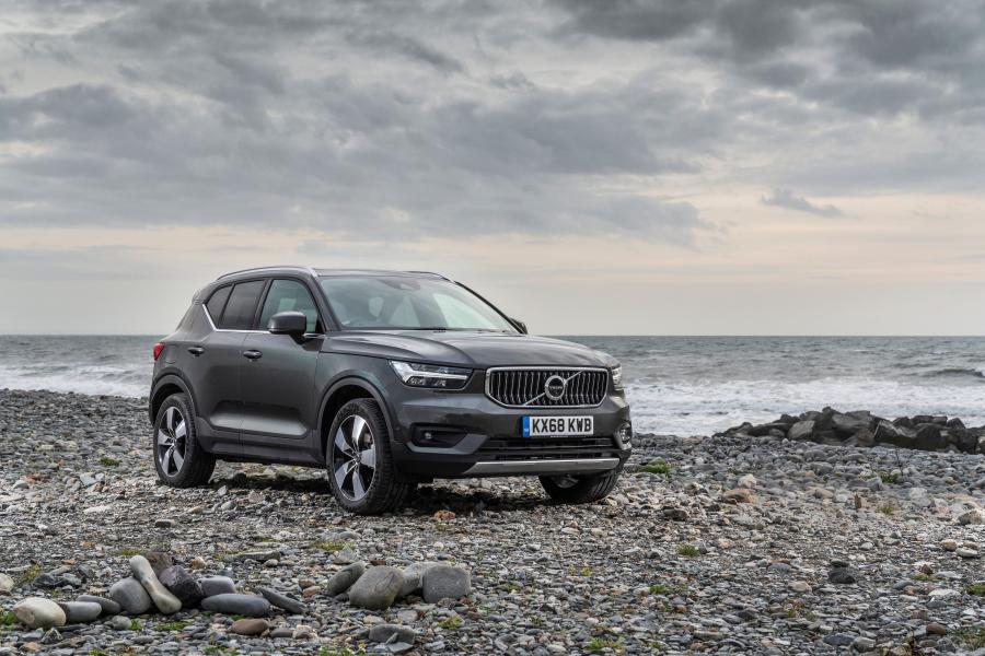  Volvo XC40 D3 Inscription 2018 года  (UK) (фото 1 из 40)